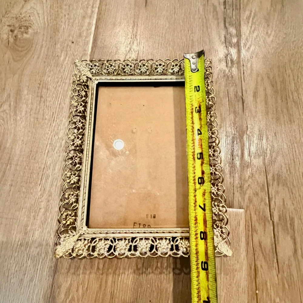 VTG MCM Ornate Filigree Gold Tone Metal Brass Picture Photo Frame‎ 4” X 6”